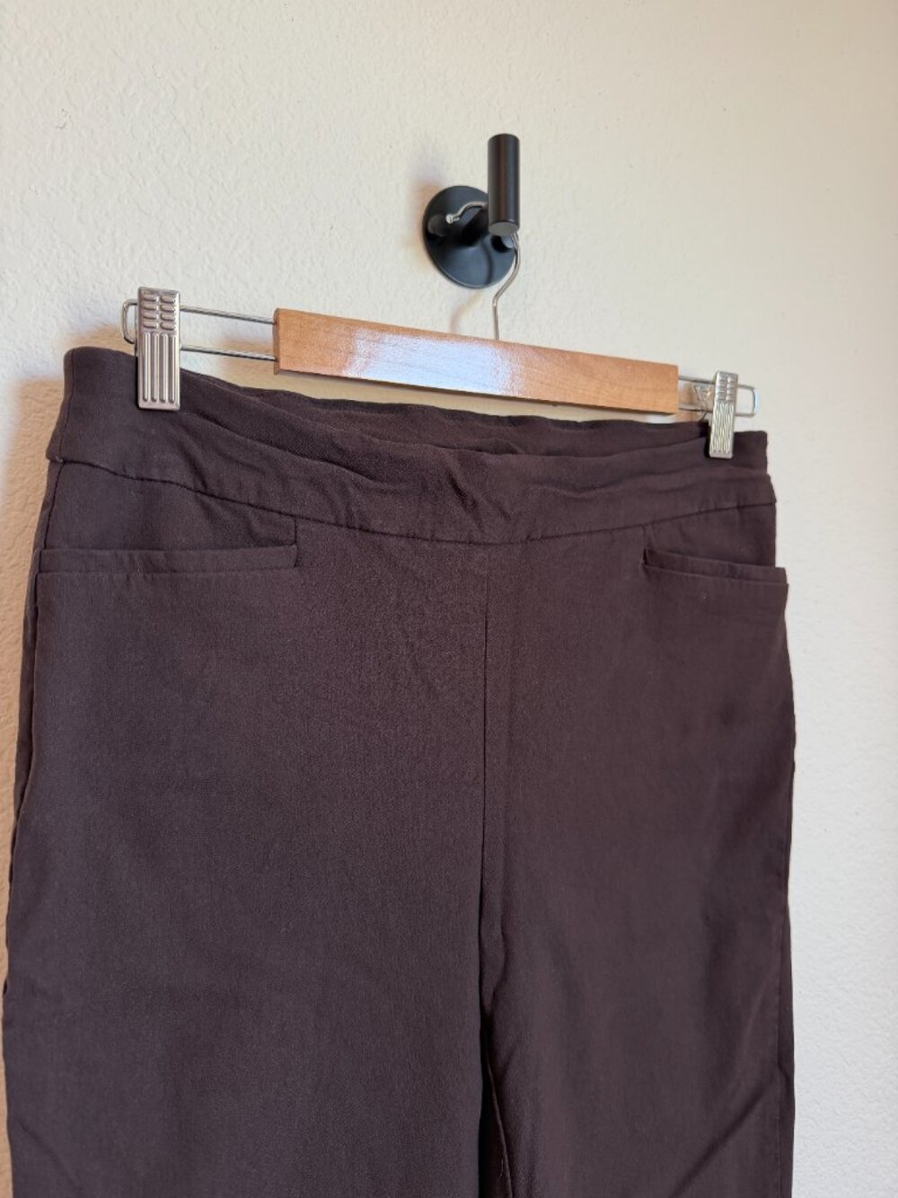 Chico's Brown Pull On Slim Ankle Pants Size 1R Stretch Career Casual - Picture 3 of 9